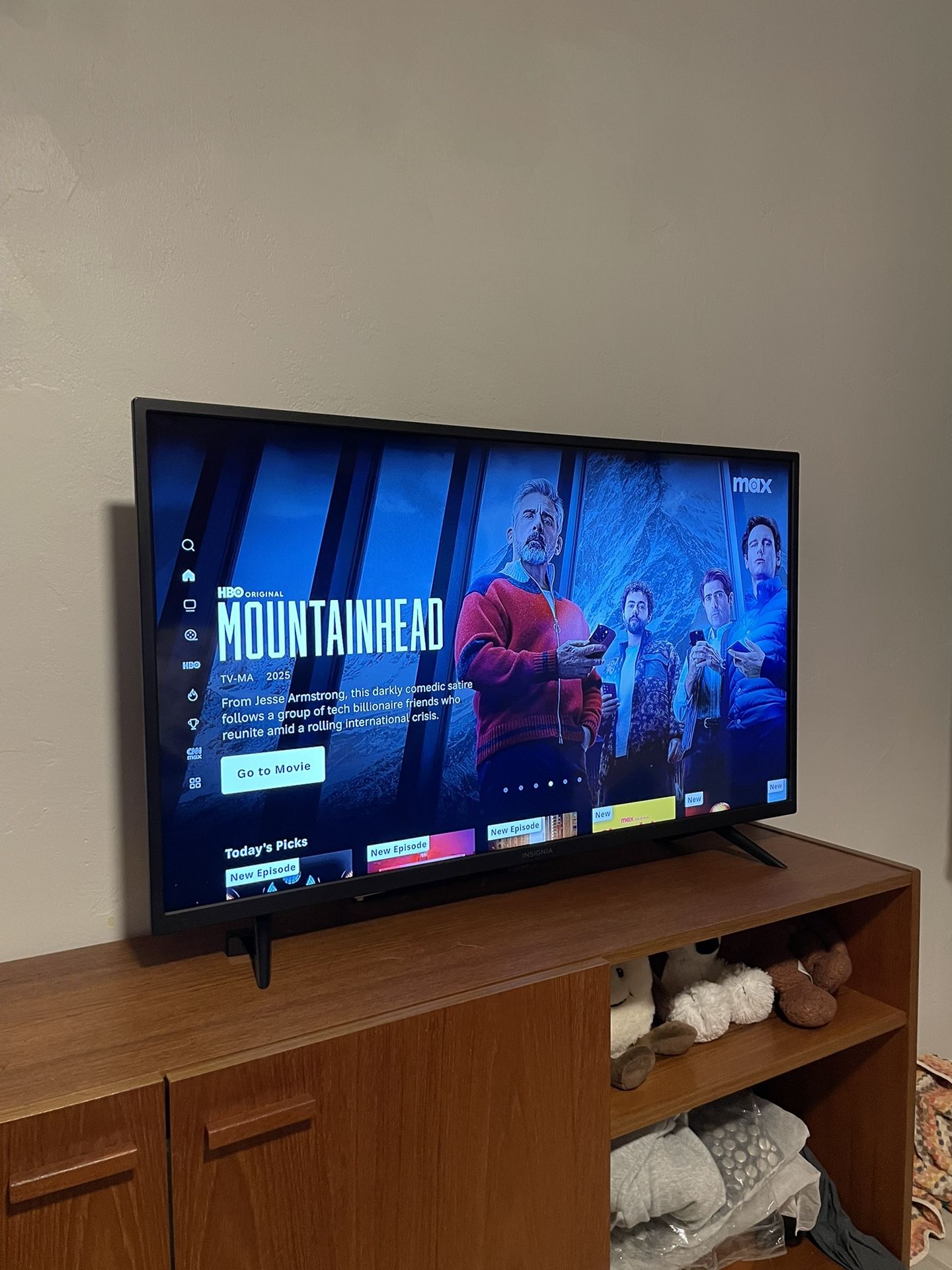 Insignia 40” Television Full HD + Firestick Bundle