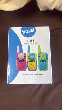 Set of walkie talkies