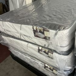 QUEEN SIZE MATTRESS BRAND. NEW 🆕 AVAILABLE ALL SIZES LOCATION. 303 POCASSET AVE PROVIDENCE RI OPEN 7 DAY 