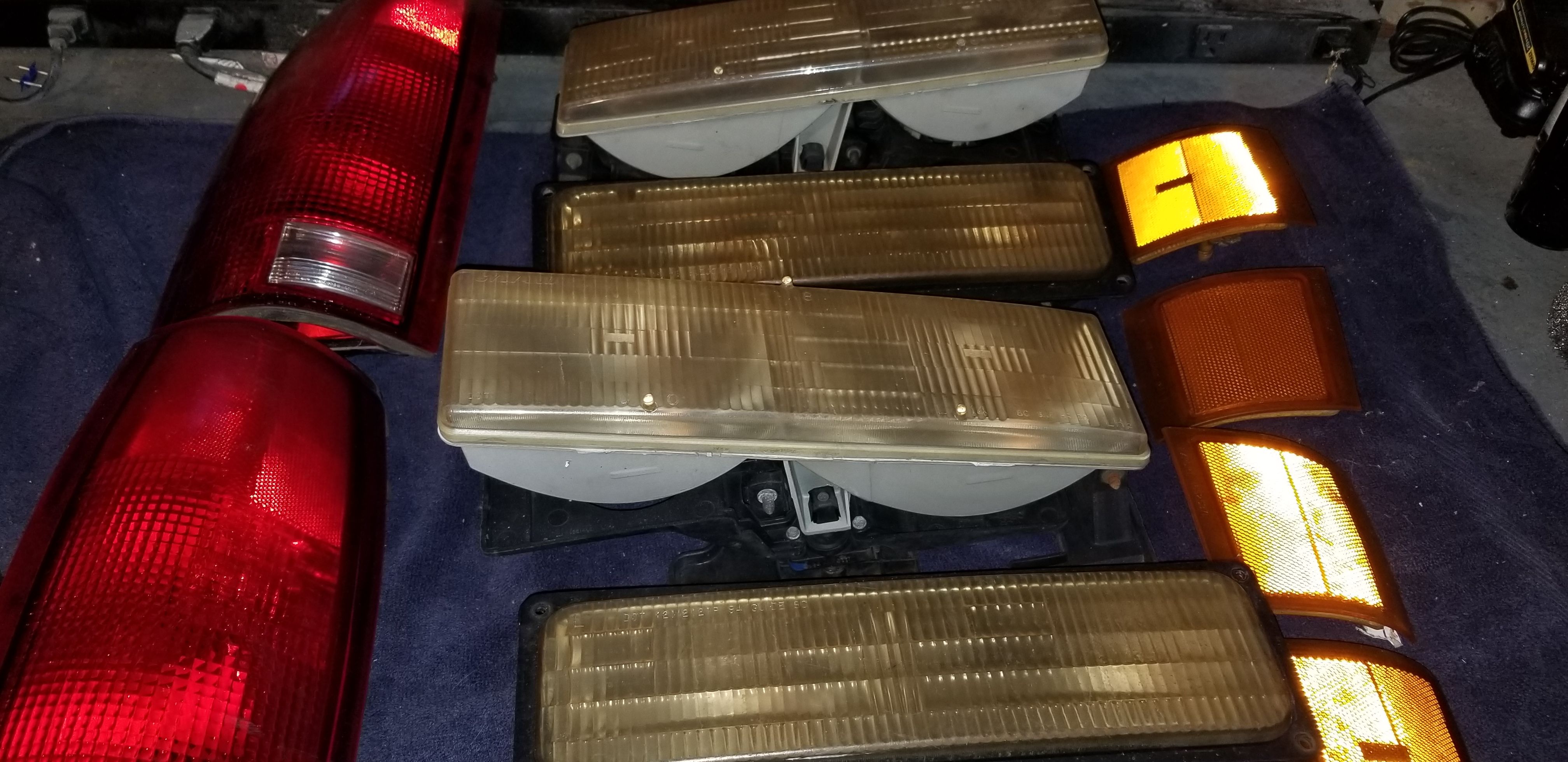 1998 chevy tahoe front light set