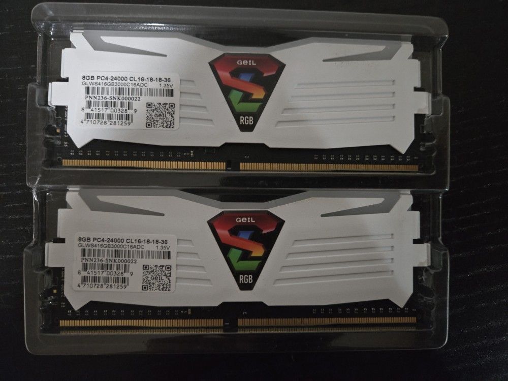 GeIL Super Luce RGB Sync 16GB RAM (2 x 8GB) DDR4 Desktop Memory White