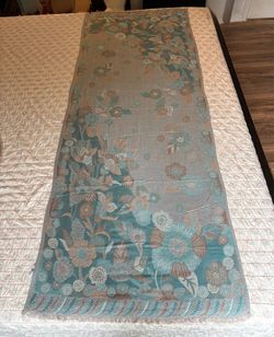Chico’s neutral floral jacquard oblong scar/wrap 73X28