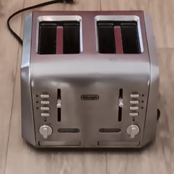 Delongi Pro 4 Slice Toaster 