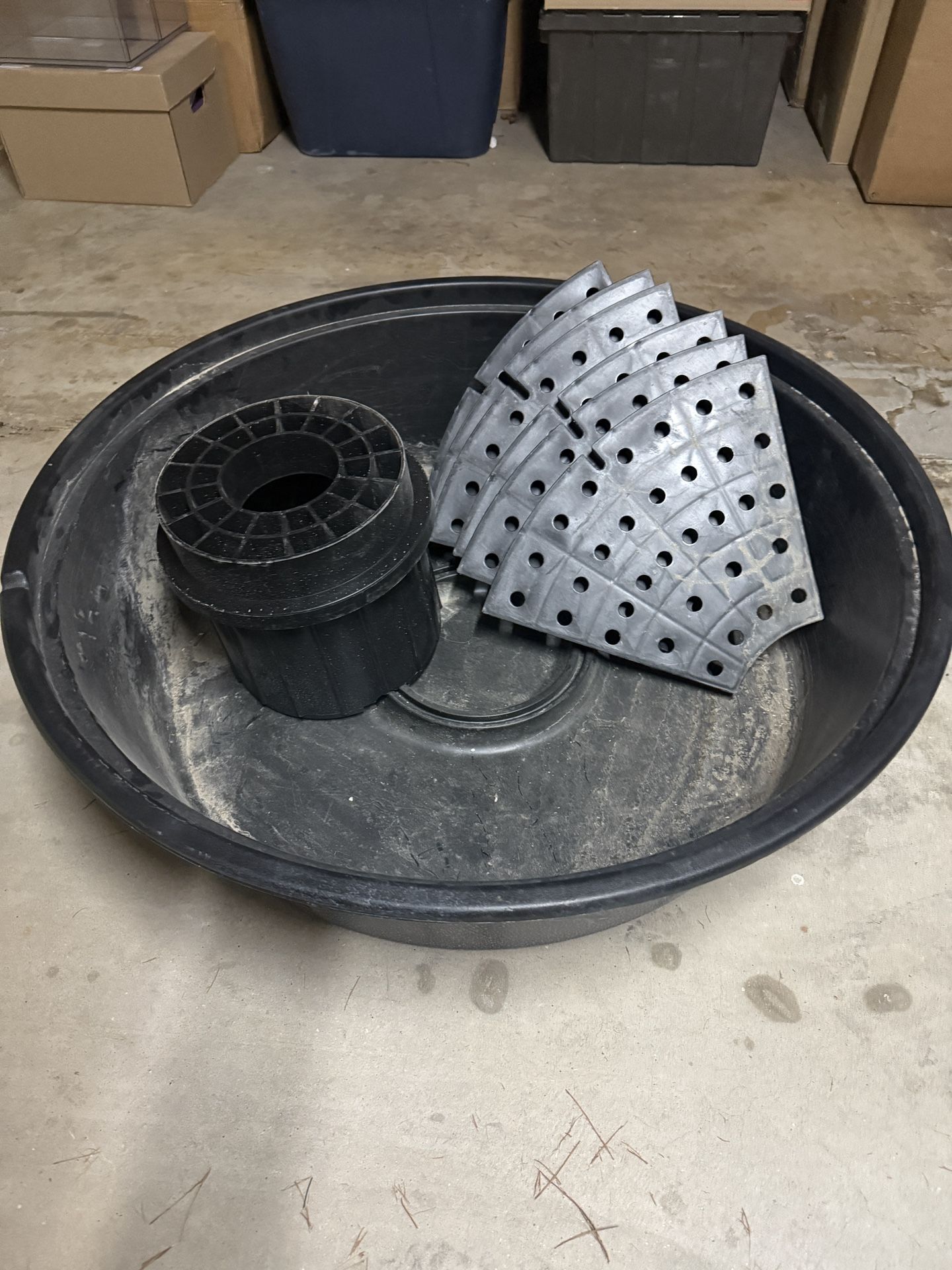 Large Garden Water Basin And Pump