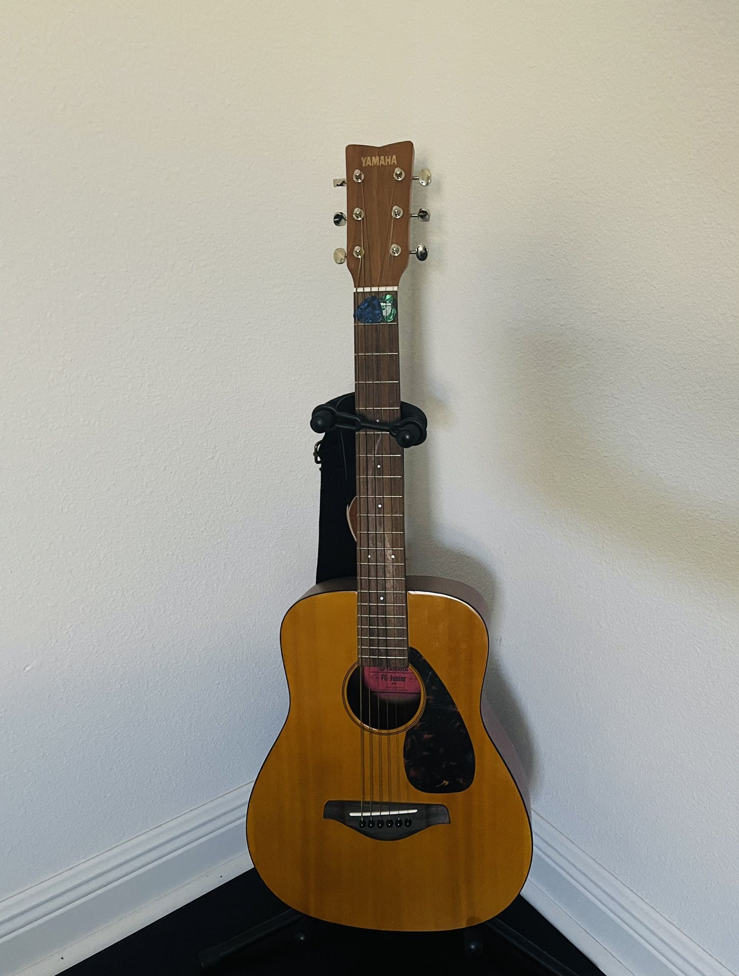 YAMAHA Guitar- FG Junior