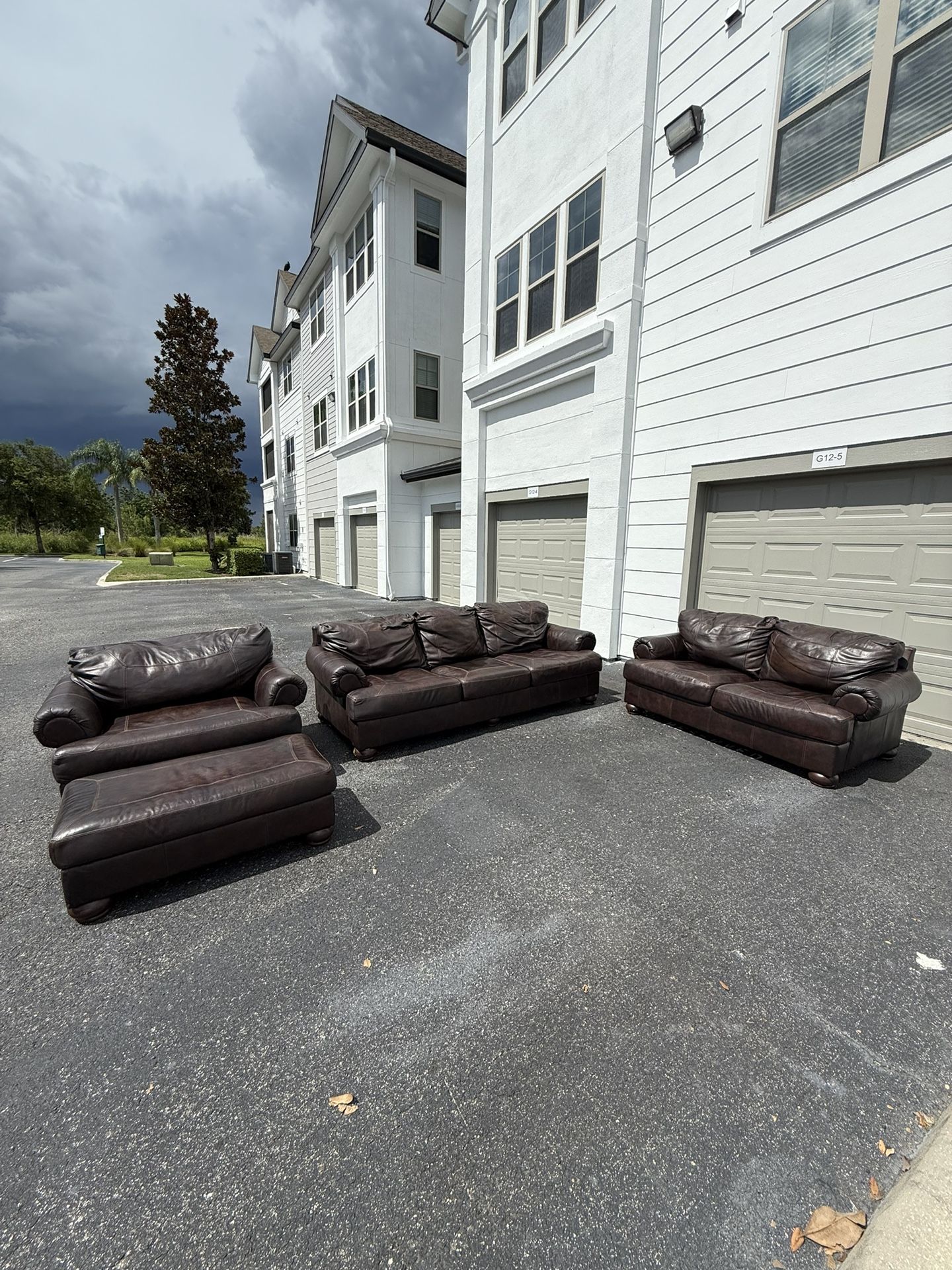 Ashley’s Set Couch Sofa. Free Delivery