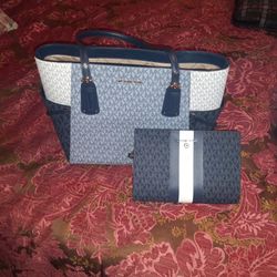 Michael Kors Told Bank White Blue With A Wristlet Pouch