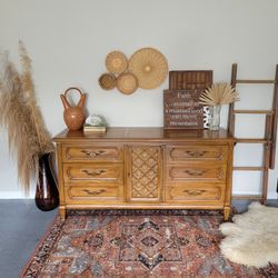 *Vintage* Thomasville Dresser/Tv Stand/Buffet/Sideboard/Credenza 