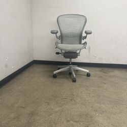 Herman Miller Aeron Chair Size B