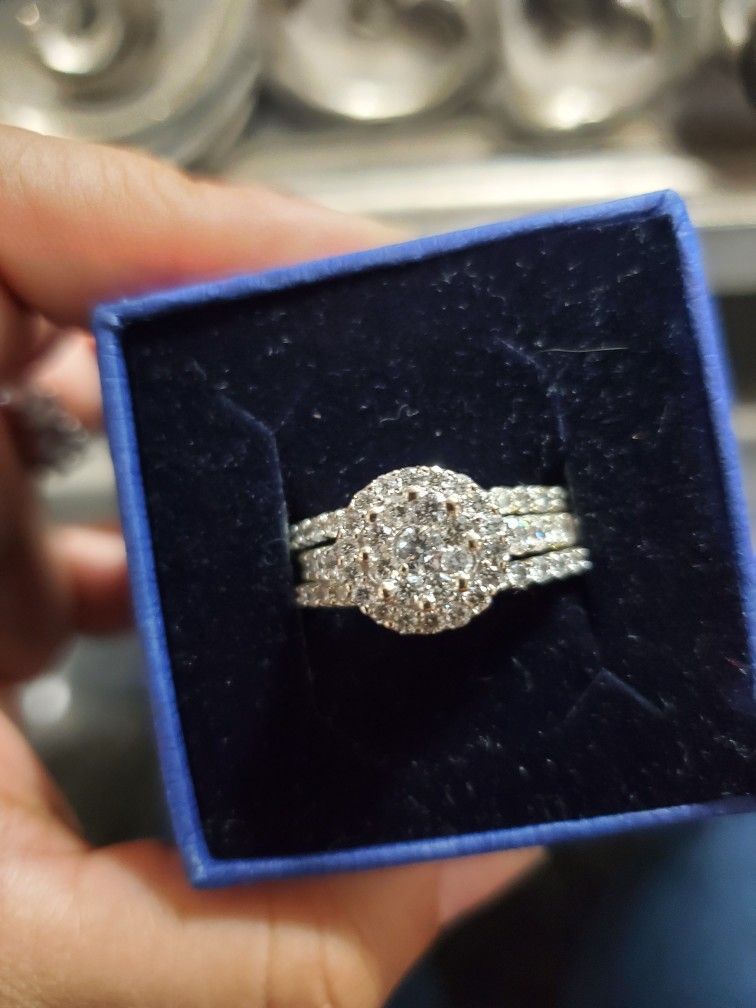 White Gold Diamonds Size 9