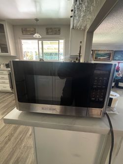 Microwave 0.9 Cu. Ft.