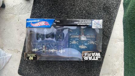 Star Wars - Hot Wheels - Flight Controller 10 Die Cast Starships NEW IN BOX