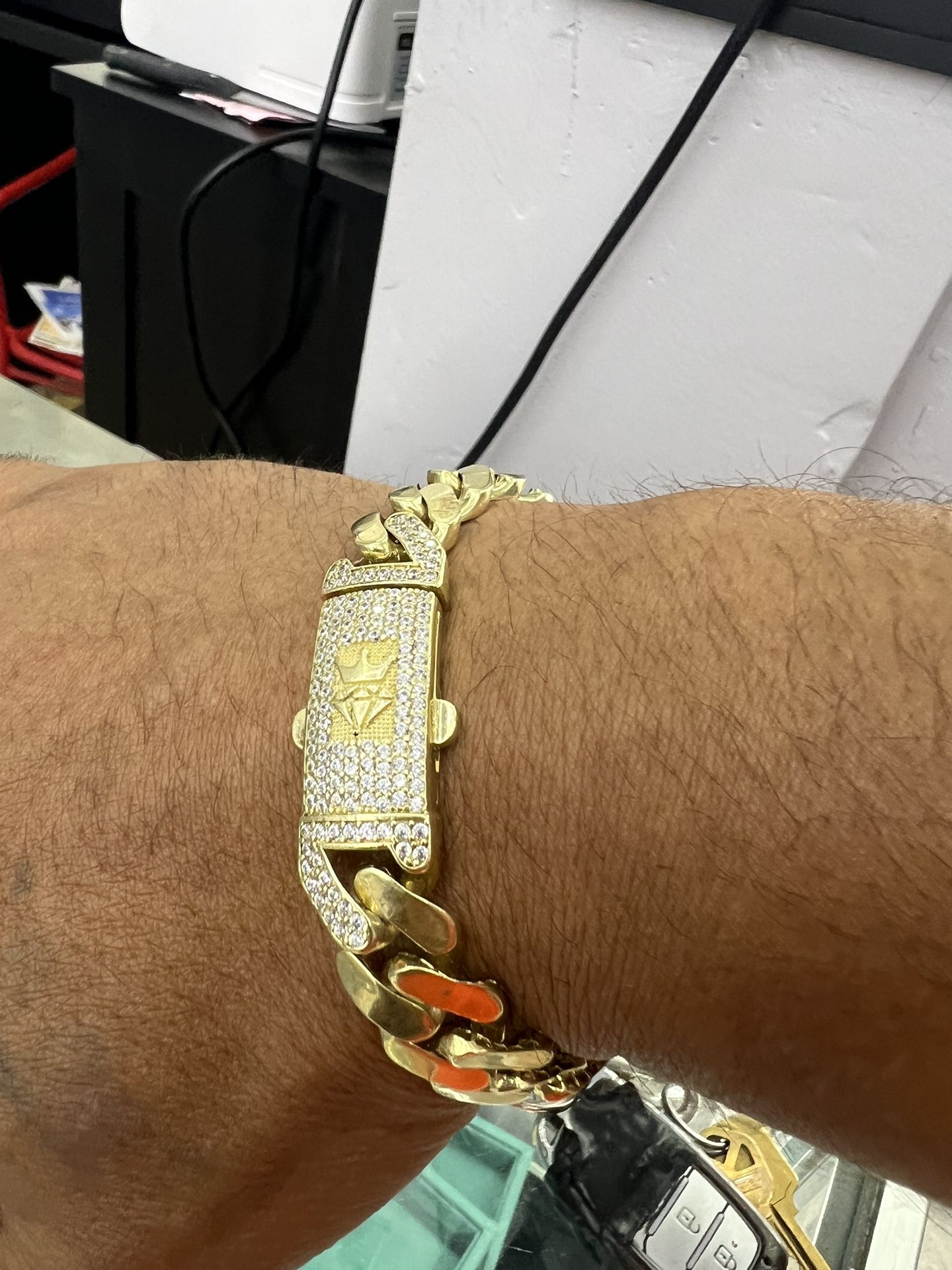 14k 28grams Semi Hollow 8” Bracelet
