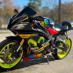 R6 motorcycle 