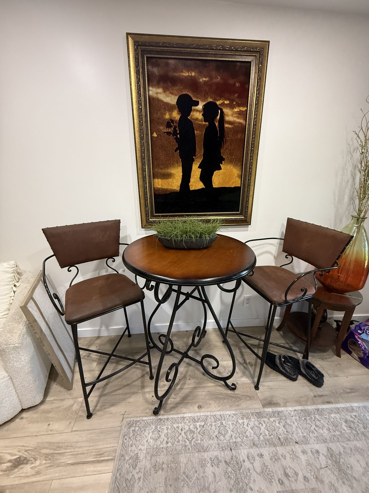 Bar Stools And Table 