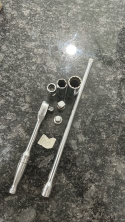 Snap on ratchet ..Bonney ext.. snap on adapters and sockets..
