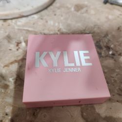 Kylie Jenner Highlighter Cheers Darling