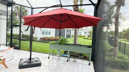 Outdoor / patio cantilever Umbrella
