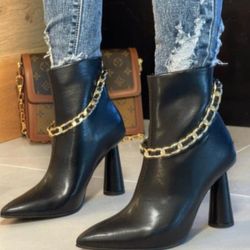 Just In Smile , black boots