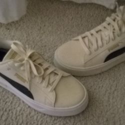 Lady's Puma Tennis Shoes