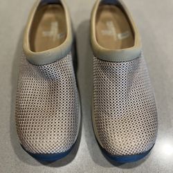 Women’s Merrell Slip In Clogs US10