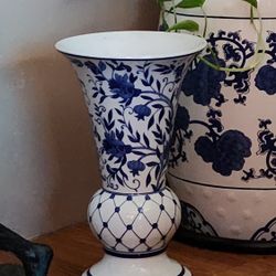 Kyrell Porcelain Table Vase - Handmade