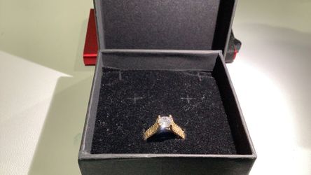 10 CT Gold Ring