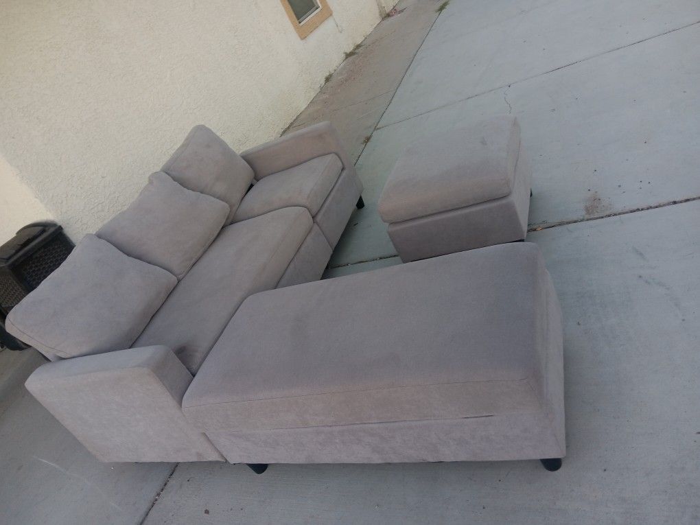 Beautiful Grey HONBAY Sectional Couch -BEST OFFER!!!!!