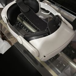 Meta Quest 2  w Adjustable Headset/Battery