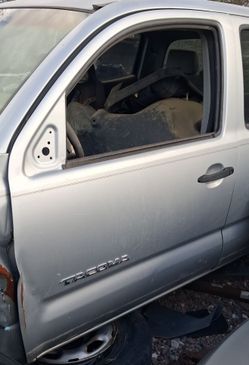 Tacoma 2008 door