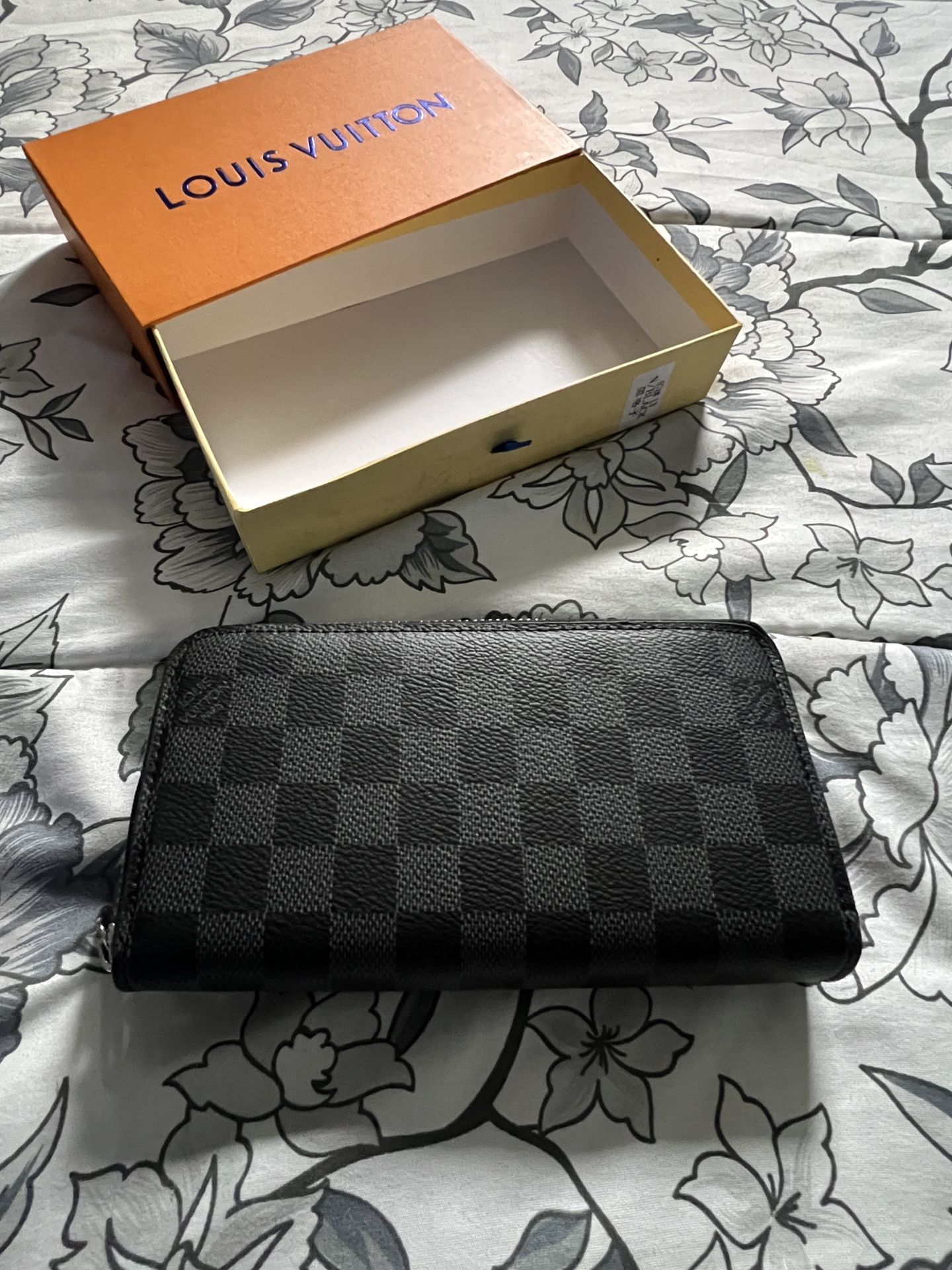 women desinger wallet 