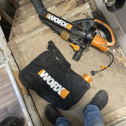 Leaf Vacuum/Blower With Bag