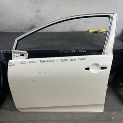 2016-2017-2018-2019-2020-2021-2022 TOYOTA PRIUS / TOYOTA PRIUS PRIME LEFT FRONT DOOR OEM USED
