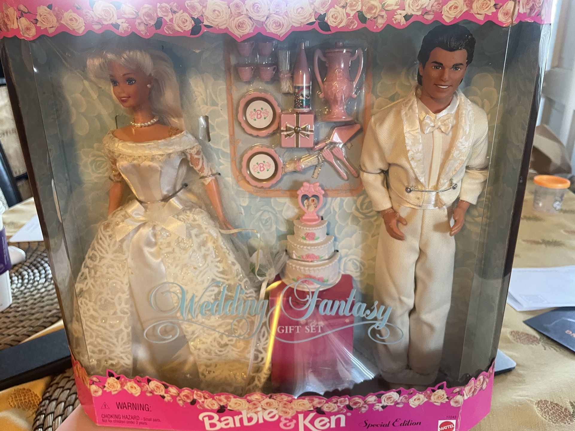 Barbie And Ken Wedding Fantasy Gift Set