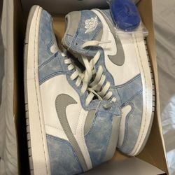 Jordan 1 Hyper Royale