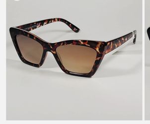 VINCE CAMUTO CAT EYE SUNGLASSES $15.00