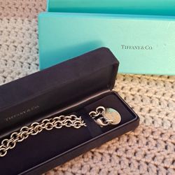 EXCELLENT CONDITIONS " AUTHENTIC TIFFANY & C0.  925 STERLING SILVER OVAL TAG CHOKER NECKLACE WITH CASE & BOX 275$