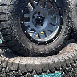 WHEELS PRO COMP 18” BRAND NEW JEEP