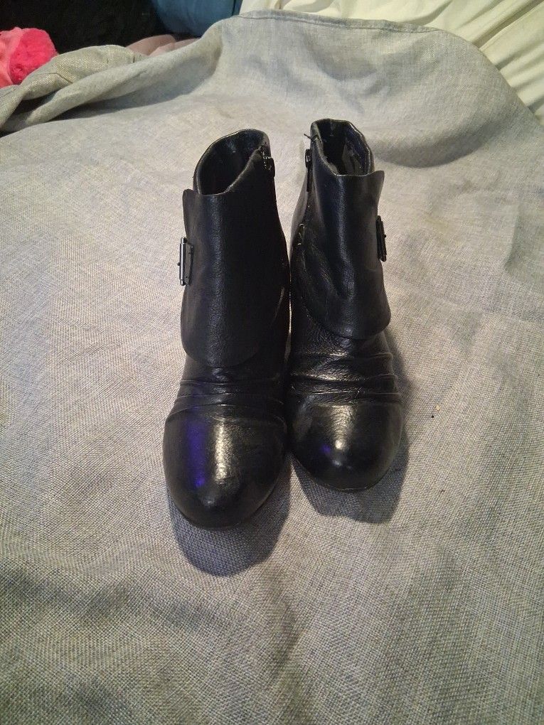 Kelly & Katie Ankle Boot Black Leather Size 6 1/2