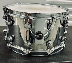 DW 8x14 Performance Series Chrome over steel snare drum