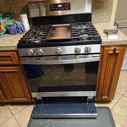 Selling My GE 30 in. 5.0 cu. ft. Freestanding Gas Range in Stainless Steel with Griddle