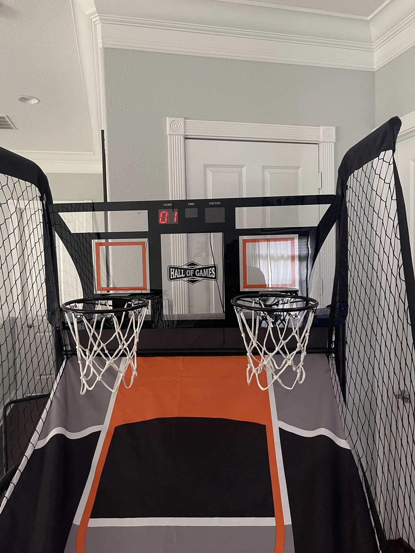 Electronic Mini Basketball Game. 