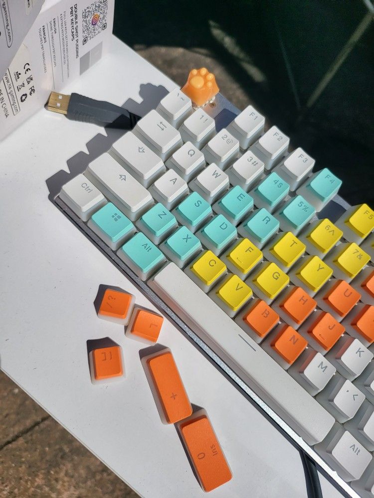 LED Mechanical Keyboard + 5 Sets Of Key Caps - Blue Switches