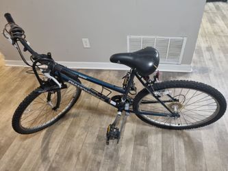 26" bike with pump, metal lock and other accessories