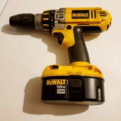 DEWALT DRILL WITH BATTERY AND CHARGER EXCELLENT CONDITION 