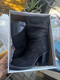 Short black suede boots