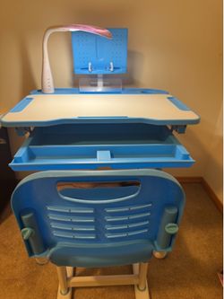 Kids desk with chair set