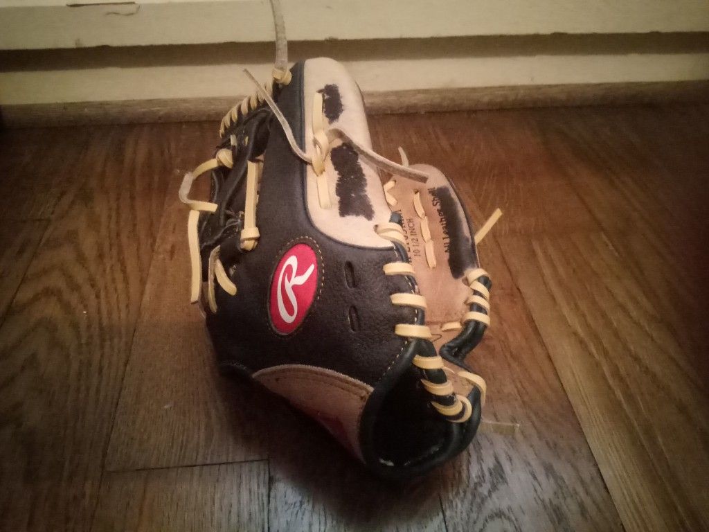 Rawlings Leather Glove