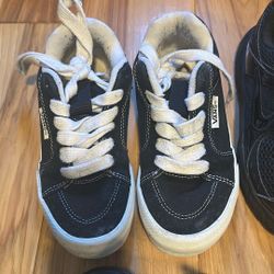 Tenis Size  3 Y Buenas Condiciones $30 Por Todos 