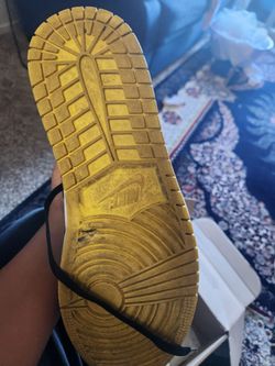 Jordan yellow and Black and white size 11